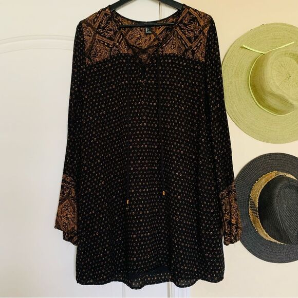 Forever 21 Black & Gold Long-Sleeve Flowy Luce Up Dress | Size: L - Picture 1 of 6